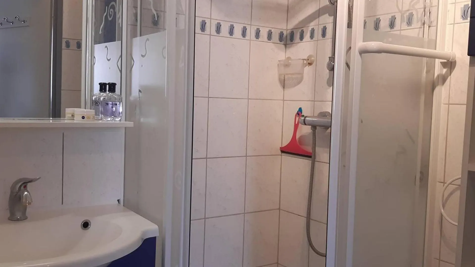 Petite Maison Climatisee Avec Terrasse, Piscine, Tennis A Bormes-Les-Mimosas, A 5 Min De La Plage - Fr-1-251-815 Semesterbostad Bormes-les-Mimosas