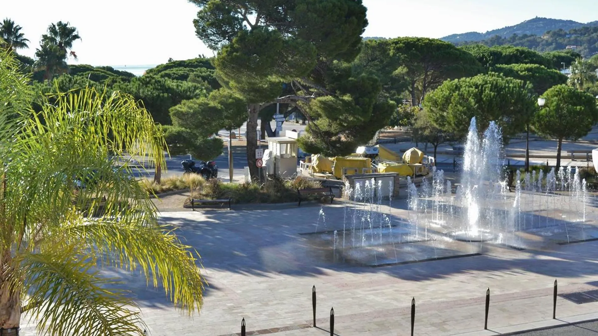 Petite Maison Climatisee Avec Terrasse, Piscine, Tennis A Bormes-Les-Mimosas, A 5 Min De La Plage - Fr-1-251-815 Frankrike